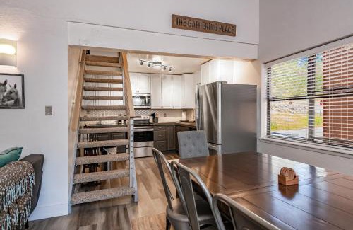 Angel Fire House | Shuttle Path To Ski Resort Family-friendly