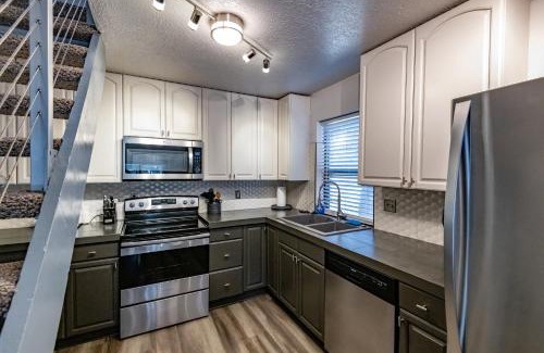 Angel Fire House | Shuttle Path To Ski Resort Family-friendly