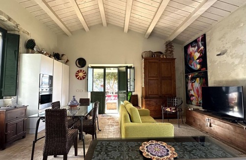 Canicattini Bagni Villa | Sicilian villa surrounded by greenery