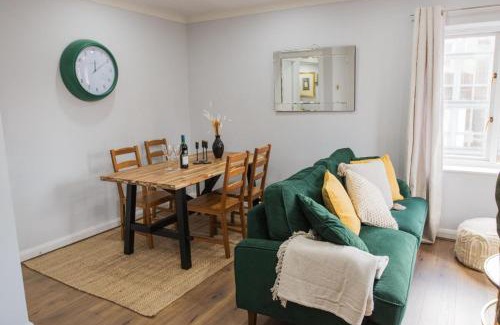 Convention Quarter Apartment | Sienna Haven 2 BED 1 BATH - NETFLIX - FREE PARKING