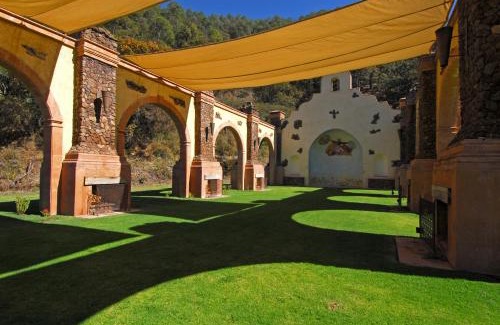 Mascota Hotel | Sierra Lago
