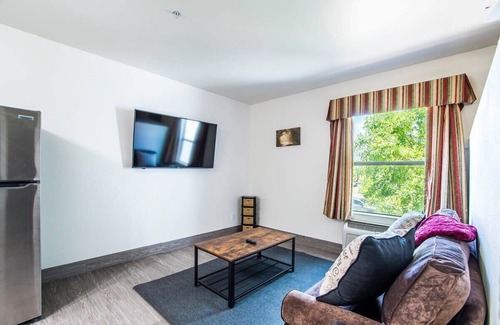 Sierra Vista Apartment | Sierra Vista 2bd Queens Premium