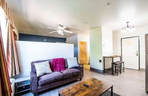 Sierra Vista Apartment | Sierra Vista 2bd Queens Premium