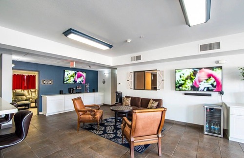 Sierra Vista Apartment | Sierra Vista 2bd Queens Premium
