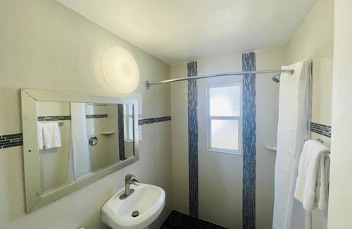 Indian Beach Sapphire Shores Hotel | Siesta Inn