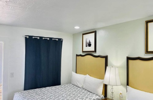 Indian Beach Sapphire Shores Hotel | Siesta Inn