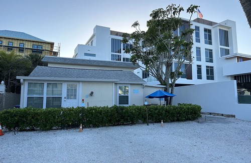 Siesta Key Village House | Siesta Key- 2 Bed 1Bath Villa,1500 ft from Beach, Barefoot Bungalows -"GULL"