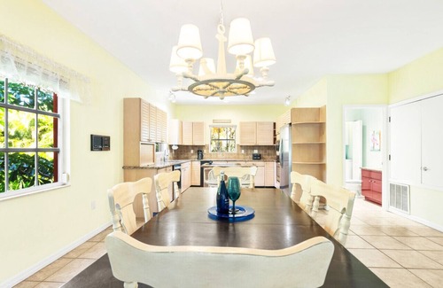 Siesta Key Village Villa | Siesta Key Village, Pool, Beach Access 4-min. Walk, 3bdr