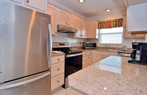 Siesta Key Condo | Siesta Key Waterfront Condo on Turtle Beach Inlet. Fish, Swim & Boat just Steps from Your Door. The