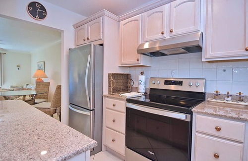 Siesta Key Condo | Siesta Key Waterfront Condo on Turtle Beach Inlet. Fish, Swim & Boat just Steps from Your Door. The