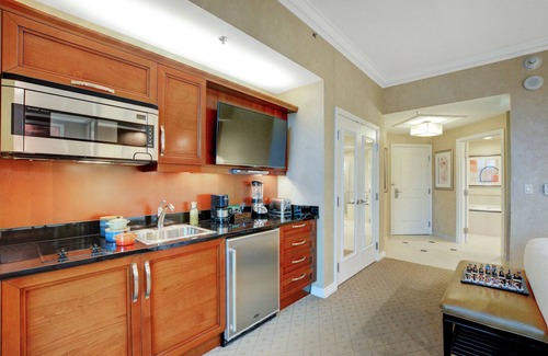 Las Vegas Apartment | Signature @ MGM Grand, Strip view Penthouse Floor, Lazy River