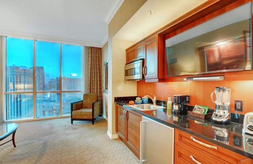 Las Vegas Apartment | Signature @ MGM Grand, Strip view Penthouse Floor, Lazy River