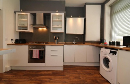 North Glasgow Apartment | Signature - Railway Cottage