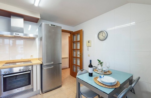 Sanxenxo Apartment | SILGAR BEACH APARTMENT - 50M FROM SILGAR BEACH- 3 BEDROOMS AND 2 GARAGES