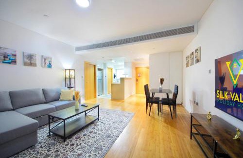Al Raha Beach Apartment | Silk Valley - Luxury 1B with Direct Beach Access