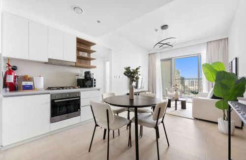 Trade Center Apartment | Silkhaus Chic 1 BDR Balcony Downtown View