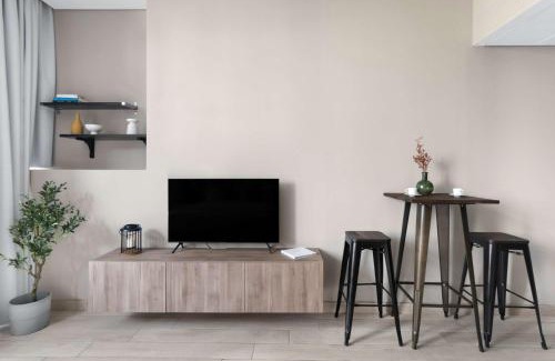 Bur Dubai Apartment | Silkhaus Great View Studio with Balcony in Burj Daman