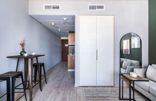 Bur Dubai Apartment | Silkhaus Great View Studio with Balcony in Burj Daman