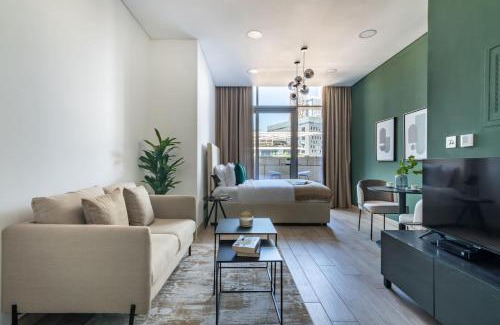 Bur Dubai Apartment | Silkhaus Modern Studio with Balcony in Burj Daman