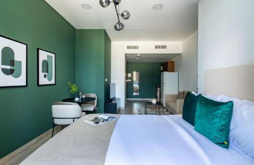 Bur Dubai Apartment | Silkhaus Modern Studio with Balcony in Burj Daman