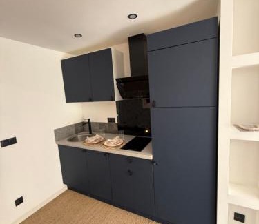 Troyes Apartment | Siloé - Balnéo - Stationnement gratuit dans la rue- Gare 10 min à pied