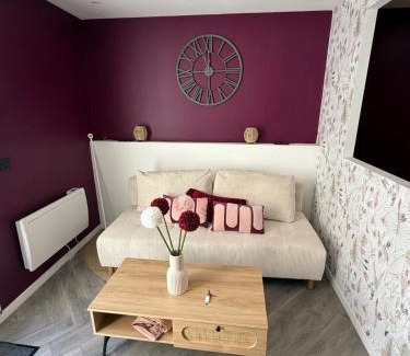 Troyes Apartment | Siloé - Balnéo - Stationnement gratuit dans la rue- Gare 10 min à pied
