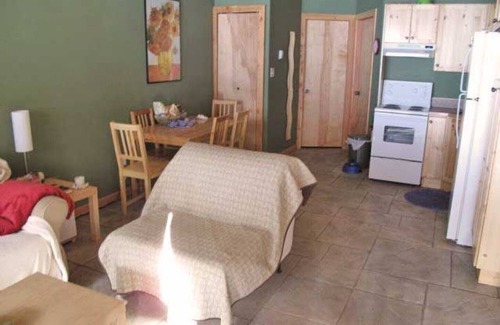 Okanagan-Similkameen Condo | Silver Bullet 1 Bedroom with Hot Tub