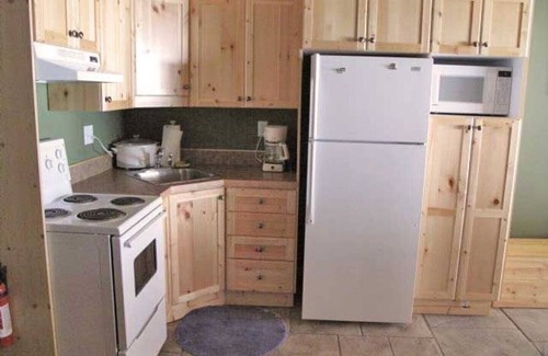 Okanagan-Similkameen Condo | Silver Bullet 1 Bedroom with Hot Tub