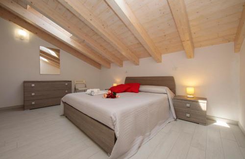 Angera Apartment | Silver Lake Apartment - Happy Rentals