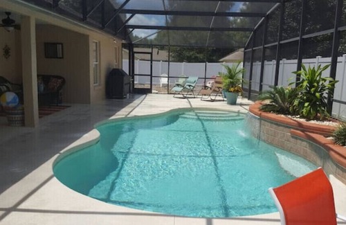Leesburg House | Silver Lake Area Pool Home