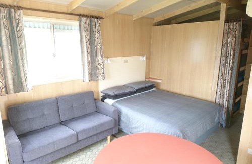 Lakes Entrance Hotel | Silver Sands Tourist Park