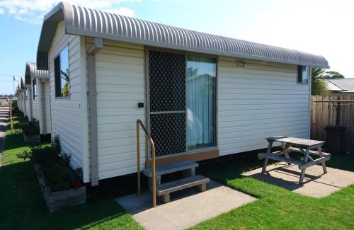Lakes Entrance Hotel | Silver Sands Tourist Park