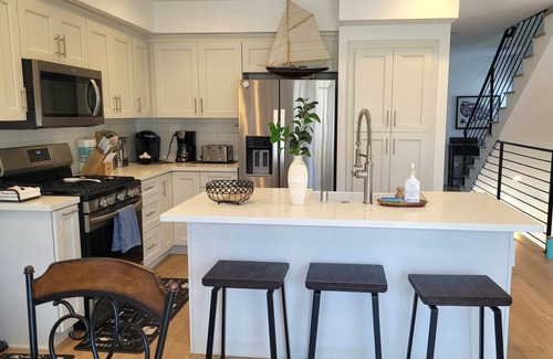 Silver Strand House | Silver Strand Escape 3bd 2ba; 4 min walk to shore! no pets 30 night minimum