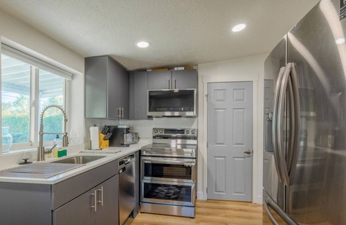 Poplar Grove Apartment | Silver Studio + Near Downtown