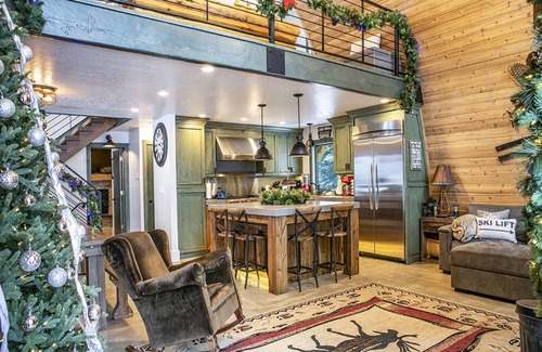 Salt Lake Mountain Resorts Cabin | Silverstrike Lodge by Cottonwood Lodging