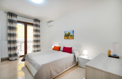 Municipio 3 Apartment | Silvia's Apartment with parking - 400m from sea