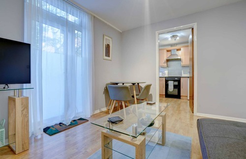 Norwich Apartment | Simple and central flat with free Parking