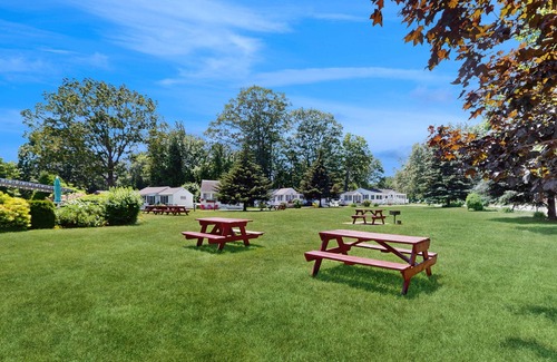 Ogunquit - Wells Apartment | Simple condo with patio, kitchenette, & pool terrace - walk to area's beaches