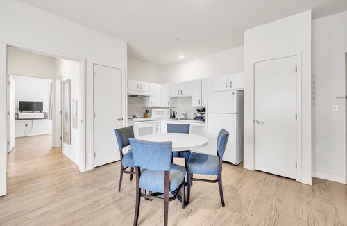 Far North Central Apartment | Simplicity At the Rim 1102 I Comy 3 Bed 2 Bath