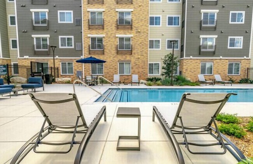 Far North Central Apartment | Simplicity At the Rim 1216 I Comfy 2 Bed 2 Bath