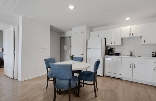 Far North Central Apartment | Simplicity At the Rim 1218 I Comfy 3 Bed 2 Bath
