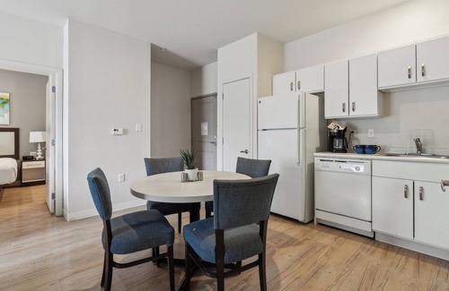 Far North Central Apartment | Simplicity At the Rim 1118 I Comfy 3 Bed 2 Bath
