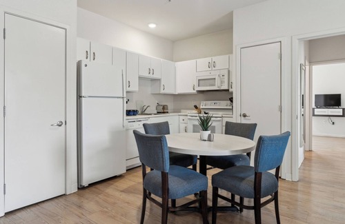 Far North Central Apartment | Simplicity At the Rim 1118 I Comfy 3 Bed 2 Bath