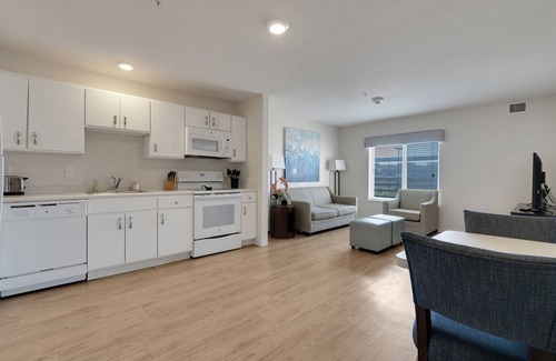 Far North Central Apartment | Simplicity At the Rim 1210 I Spacious 1 Bed 1 Bth