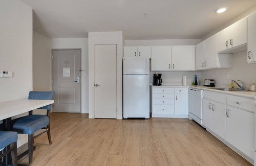 Far North Central Apartment | Simplicity At the Rim 1210 I Spacious 1 Bed 1 Bth