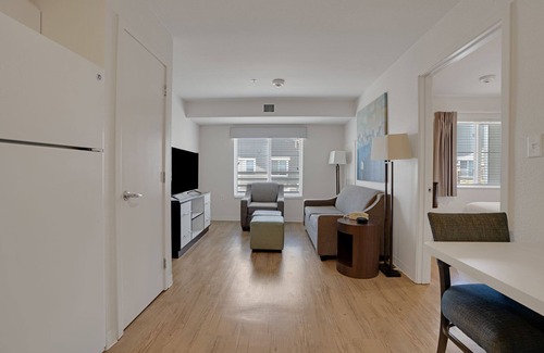 Far North Central Apartment | Simplicity At the Rim 1407 I Comfy 1 Bed 1 Bath