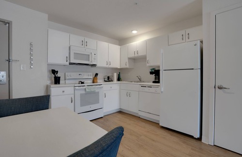 Far North Central Apartment | Simplicity At the Rim 1407 I Comfy 1 Bed 1 Bath