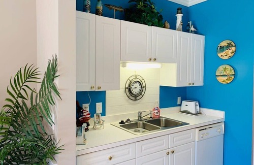 Central Myrtle Beach Apartment | Simply beautiful 1 floor condo in the center of MB