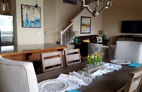 Hollister Condo | Simply Irresistible III * Right on the Lake and Close to All the Action!