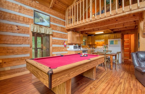 Gatlinburg - Pigeon Forge Cabin | Simply the Best - Game Room & Pet-Friendly Cabin in Wears Valley!